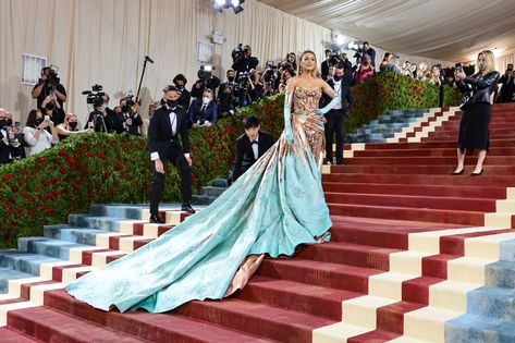 White Tie Dress Code, Blake Lively Met Gala, Blake Lively Fashion, White Tie Dress, Gilded Glamour, Versace Gown, Gala Gown, Gala Looks, Regina King