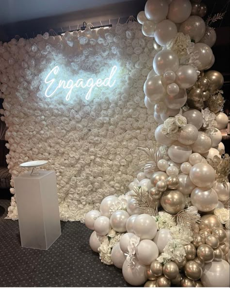 Masquerade Engagement Party, White Flower Wall With Balloons, Engagement Party Backdrop Ideas, Nikka Decor, Wedding Balloon Backdrop, Masquerade Party Themes, Silver Wedding Anniversary Party, Engagement Party Backdrop, Pearl Bridal Shower