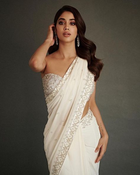 Elevate your festival look with these stylish outfit ideas that are the perfect fusion of traditions and trends💕✨ Sequence Saree, Sequin Saree, Janhvi Kapoor, White Saree, Red Chiffon, Embellished Blouse, Stunning Outfits, Chiffon Saree, Party Wear Sarees