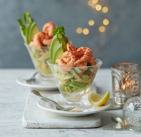 Prawn Cocktail Recipe, Prawn Dishes, Prawn Cocktail, Grape Salad, Cocktail Serving, Christmas Lunch, Xmas Food, Starters Recipes, British Food