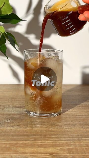 Coffee Recipes & more on Instagram: "Espresso Tonic 🍋🤎 Recipe 👇🏼
.
Recipe:
- add ice to your cup
- fill in 120 ml / 3 oz of tonic water
- squeeze a fresh lemon and add the juice to your cup
- pour through a double shot of espresso 
- garnish with a lemon slice 
.
That’s it. Enjoy! 😁
.
.
.
#icedcoffee #icedlatte #tonic #lemon" Espresso Tonic Recipe, Espresso Tonic, Espresso Cafe, Tonic Recipe, Shot Of Espresso, Double Shot, Tonic Water, Iced Latte, Lemon Slice