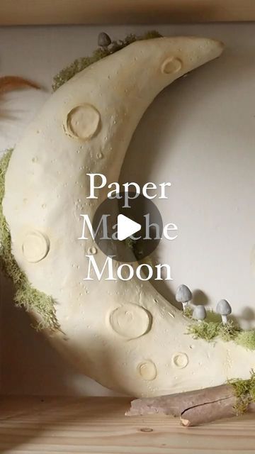 Moon Ornament Diy, Halloween Moon Decorations, Moon Sculpture Clay, Paper Mache Space, Sun And Moon Sculpture, Paper Mache Home Decor Diy, Paper Mache Stars, Paper Mache Moon Diy, Diy Moon Crafts