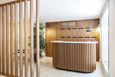 Wood Slat Reception Desk, Yoga Studio Reception Area, Vet Reception, Cash Desk, Reception Area Design, Hospital Reception, Beauty Salon Interior, Counter Design, Thai Massage