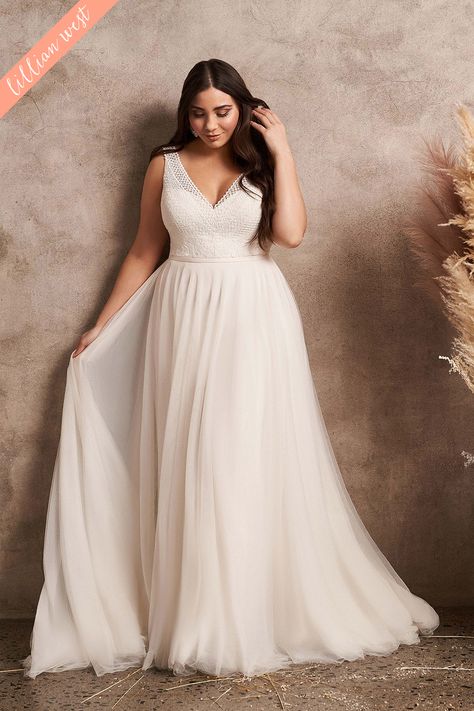 Bohemian Wedding Dress Curvy, Wedding Dress High Waist, Plus Size Wedding Dresses Boho Bohemian, Plus Size Wedding Dress For The Beach, Davids Bridal Plus Size Wedding Dress, Plus Size Sleek Wedding Dresses, Plus Size Chiffon Wedding Dress, Plus Size Halter Wedding Dresses, Simple Elegant Wedding Dress Plus Size