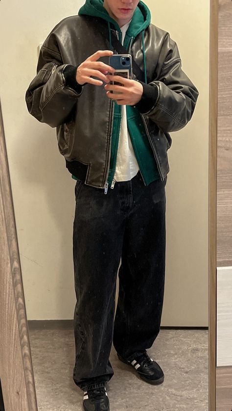 Basic Boy Outfit, Baggy Clothes Outfit Men, Baggy Clothes Outfit, Hoodie Outfit Men, Grunge Fits, Outfit Grunge, Classy Wear, First Date Outfits, Guy Fits