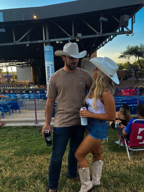 Boys Country Concert Outfit, Boy Country Concert Outfit, Couple Country Concert Outfit, Country Concert Outfit Men, Men’s Outdoor Country Concert Outfit, Country Concert Couple, Country Concert Picture Ideas Boyfriend, Country Concert Couple Pictures, Couples Country Concert