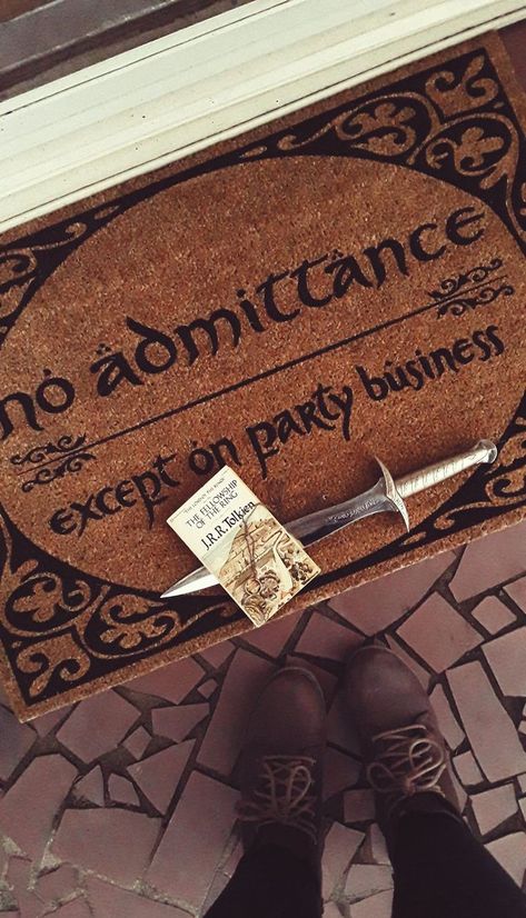 Lord Of The Rings Decor, Hobbit Party, Hobbit Hole, Hobbit House, Party Rings, Diy Rings, Welcome Mat, Dream House Decor, Welcome Mats