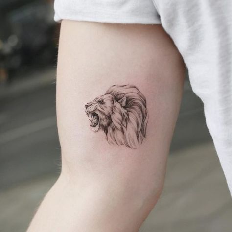 Lion tattoos are one of the most popular tattoos for men’s, being a symbol of strength, power, authority, courage and confidence, for thousands of years. “The King of the Jungle” it’s one of the most recognizable images in the world and has been used in tattoos for a wide variety of reasons. Simple Lion Tattoo, Lion Tattoo Ideas, Lion Shoulder Tattoo, Small Lion Tattoo, Mens Lion Tattoo, Lion Head Tattoos, Lion Tattoo Design, Cool Small Tattoos, Small Tattoos For Guys