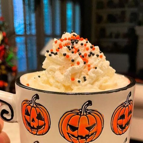 𝕸𝖔𝖓𝖘𝖙𝖊𝖗𝖌𝖆𝖆𝖗𝖉 𝕸𝖆𝖓𝖔𝖗 on Instagram: "Spooky hot chocolate is the tastiest hot chocolate.🎃 Happy Scary Sunday evening, darlings.💀 #spookyhotchocolate #halloweenhotchocolate" Halloween Queen, Sunday Evening, Jack O Lantern, Pumpkin Spice, Pumpkins, Hot Chocolate, On Instagram, Instagram