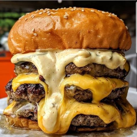 Fatty Foods, Around The World Food, Vegetarian Burger, Fast Foods, Cheese Burger, Hamburger Recipes, Moroccan Food, Fair Food Recipes, Dinner Meals