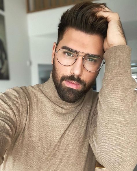 Mens Glasses 2023 Trends, Men Glasses Style, Aesthetic Glasses Frames, Stylish Glasses Frames, Male Glasses, Glasses For Oval Faces, Oval Face Men, Stylish Glasses For Men, Aesthetic Glasses