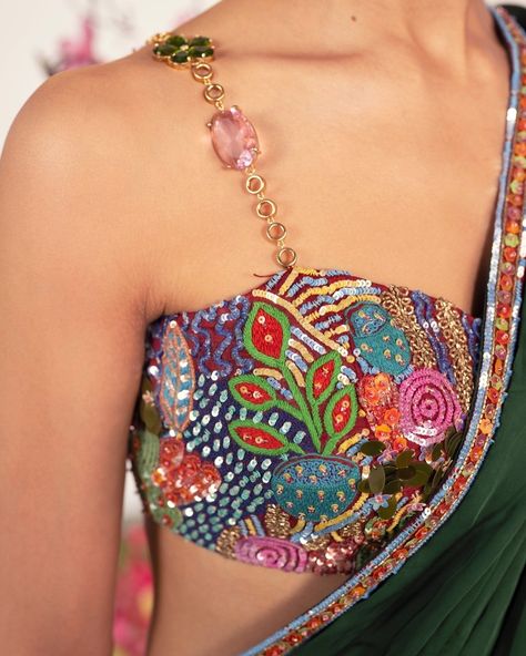 Your mehendi look ☘️🌿🌱 Find it on Fabilicious ♥️✨ WhatsApp us on +91 99992 89222 for any queries 🌟Made to Measure �🌟Personal service with VC for measurements 🌟 Trusted Brand #indianwedding #linkinbio #indiandesigner #weddingcollection #new #weddingguest #newcollection #sangeet #glam #mehendi #saree #indianwedding #sangeet #summerwedding #red #bridallehenga #indianbride Mehendi Saree, Mehendi Look, Trendy Festival Outfits, Indian Dress Up, Indian Outfits Lehenga, Wedding Lehenga Designs, Backless Blouse Designs, Fashionable Saree Blouse Designs, Traditional Indian Dress