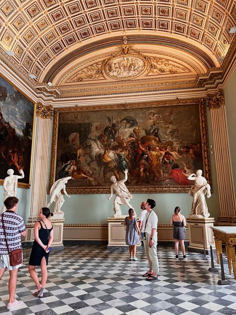 Ufizzi Gallery Florence, Ufizzi Gallery, Aesthetic Peaceful, Views Aesthetic, Italian Statues, Uffizi Gallery, History People, Italy Summer, Travel Summer