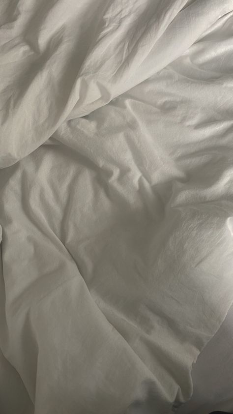 white bed sheets Bed Sheet Background, White Bed Sheets, Aesthetic Morning, Moody Aesthetic, Morning Mood, Easy Morning, White Bed, Aesthetic Background, Minimal Aesthetic