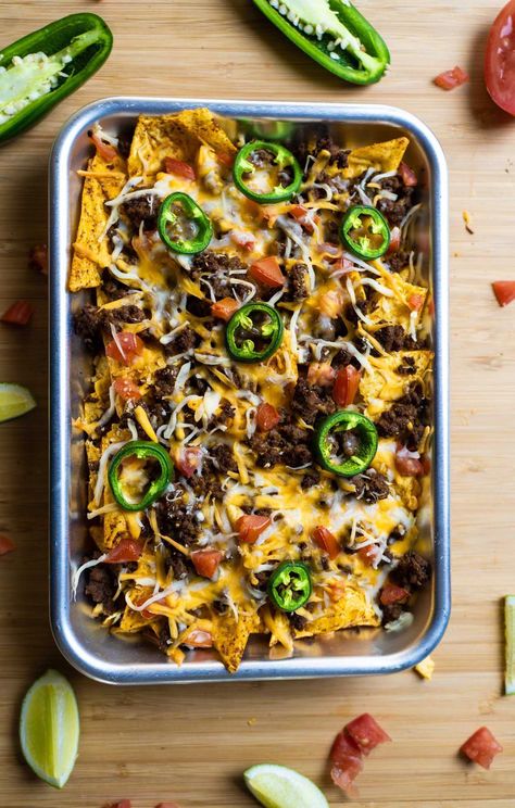 Low Calorie Nachos Healthy, Macro Friendly Nachos, Healthy Nachos Clean Eating, Healthy Protein Pizza, Low Calorie Nachos, High Protein Mexican Recipes, High Protein Nachos, Protein Nachos, Healthy Nachos Recipe