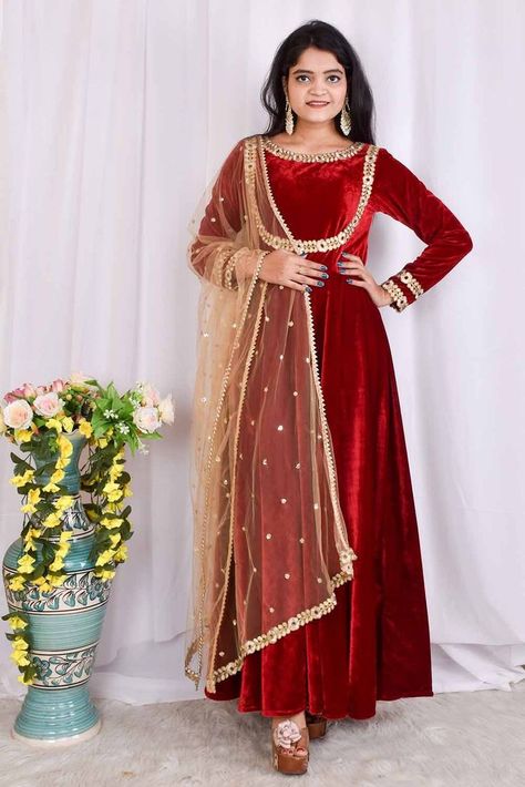 wedding dress Velvet Kurti Design, Velvet Anarkali Suits, Velvet Kurti, Velvet Anarkali, Anarkali With Dupatta, Girls Winter Dresses, Velvet Dress Designs, Beautiful Casual Dresses, Kurti Neck Designs