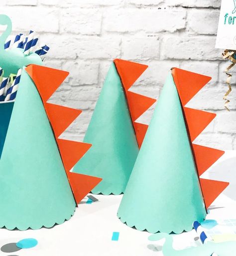 Diy Birthday Decorations Dinosaur, Diy Dinosaur Birthday Party, Diy Dinosaur Party, Dinosaur Party Hats, Dinosaur Ideas, Dinosaur Birthday Theme, Diy Dinosaur, Dinosaur Party Decorations, Dinosaur Party Supplies