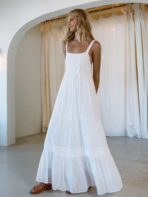 Long Dresses Casual Maxi Simple, Long White Dress Casual, Long White Sundress, Long White Flowy Dress, Loose Maxi Dress Summer, White Maxi Dress Outfit, White Maxi Dress Summer, White Linen Maxi Dress, Long White Maxi Dress