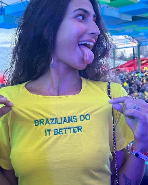 Brazil Life, Brazil Girls, Brazilian Culture, Brazil Culture, Latina Aesthetic, Brazilian Flag, Fotografi Vintage, Do It Better, Fashion Statements