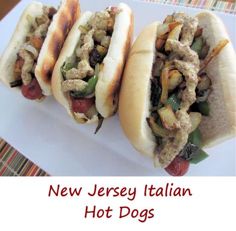 New Jersey Italian Hot Dogs Italian Hot Dog, Baked Hot Dogs, Hotdog Chili Recipe, Hot Dog Chili Sauce, Hot Dog Sauce, Gourmet Hot Dogs, Hot Dog Chili, Cooking Light Recipes, Burger Dogs