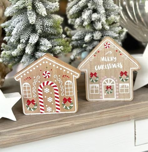 Wooden Gingerbread House, Wooden House Decoration, Kitchen Christmas Gifts, Wooden Christmas Decorations, Bird Houses Painted, Country Christmas Decorations, Christmas Gingerbread House, Gingerbread Houses, House Ornaments