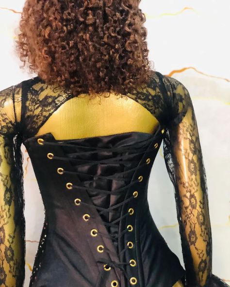 Corset skirt and blouse 🔥🔥🔥🔥🔥 #corset #corsetdress #corsetmaking Corset Back View, Ankara Corset, Blouse Corset, Corset Skirt, Corset Back, Elegant Ladies, Skirt And Blouse, Corset Dress, Elegant Woman