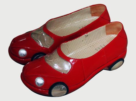 lamborghini stilettos and other car shoes - designboom | architecture & design magazine Wanna Recreate, Funny Clothes, 70s Costume, Funny Shoes, Car Shoe, Dr Shoes, Creative Shoes, Ugly Shoes, Funky Shoes