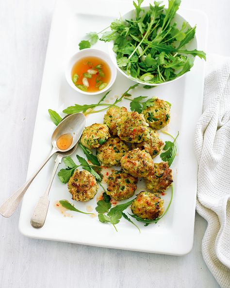 Bursting with vibrant flavours of coriander, lime and ginger - these Thai prawn cakes with sweet chilli dipping sauce make a great lunch or light dinner. Prawn Cakes, Thai Dinner Party, Thai Dinner, Rocket Salad, Sweet Chilli Sauce, Dipping Sauces, Sweet Chilli, Fish Cake, Starters Recipes