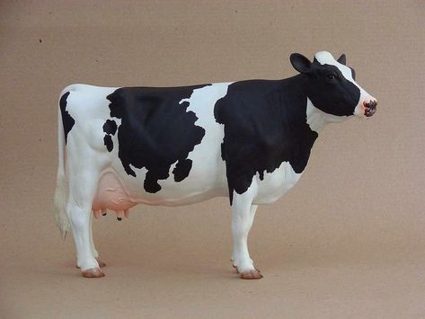 Bust Reference, Cow Sculpture, Best Christmas Toys, Cow Photos, Holstein Cows, Clay Crafts Air Dry, Christmas Nativity Scene, Breyer Horses, Miniature Animals