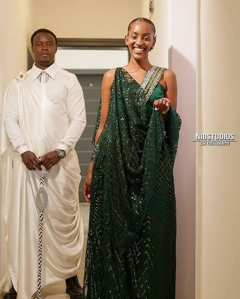 East African Wedding Dress, Burundian Traditional Wear, Rwandan Traditional Wedding Dress, Burundian Wedding, African Wedding Attire, Traditional Wedding Attire, African Wear Dresses, Midi Skirt Outfit, Culture Clothing