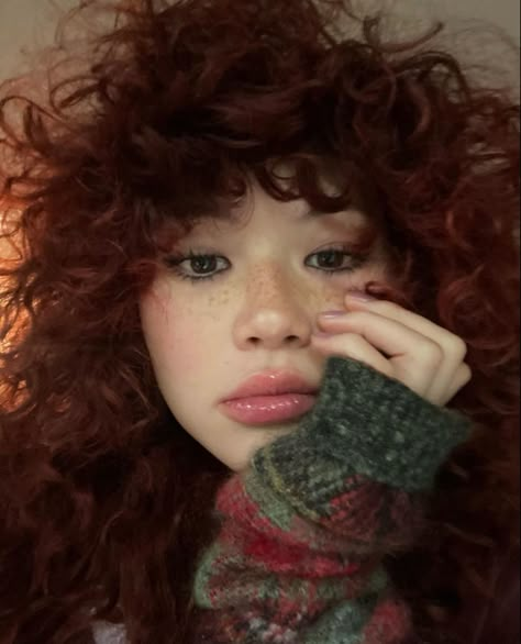 Hair Tinsel, Dyed Hair Inspiration, Colored Curly Hair, Hairdos For Curly Hair, Dye My Hair, Beautiful Lips, Cut My Hair, Hair Inspo Color, Dream Hair