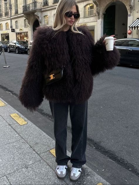 Brown Fur Coat Outfit, Outfits With Fur Coats, Black Fur Coat Outfit, Marine Diet, Fur Jacket Outfit, Artist Hue, Fur Outfit, Fur Coat Outfit, Black Fur Coat