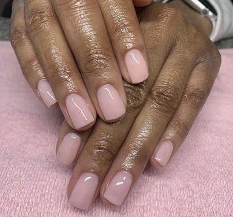 Gel Polish On Natural Nails Black Women, Natural Manicure Black Woman, Short Gel Nails Black Women, Sns Nails Designs Ideas, Natural Overlay Nails, Nude Pink Gel Nails, Short Sns Nails Designs, Gel Overlay Nails Natural Short, Short Manicured Nails