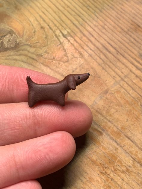 Clay Weiner Dog, Clay Dachshund, Polymer Clay Horse, Dog Polymer Clay, Polymer Clay Dog, Dachshund Miniature, Dachshund Dogs, Magnifying Glasses, Miniature Collection