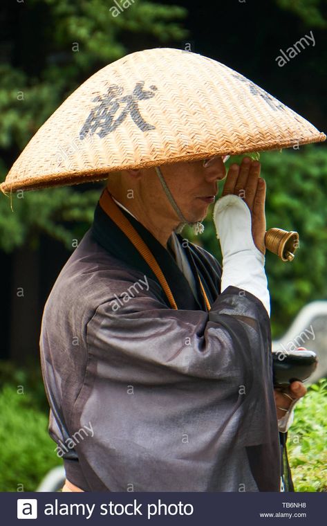 Monk Outfit, Japanese Costume, Manga Hair, Gardening Outfit, Millinery Hats, Japanese Aesthetic, Cinematic Photography, Outfits With Hats, Straw Hat