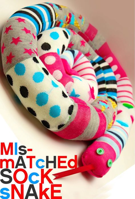 Sock Snake, Mismatched Socks, Easter Board, Diy Sy, Sock Toys, Diy Socks, Sock Crafts, Easter Tree, Sock Animals