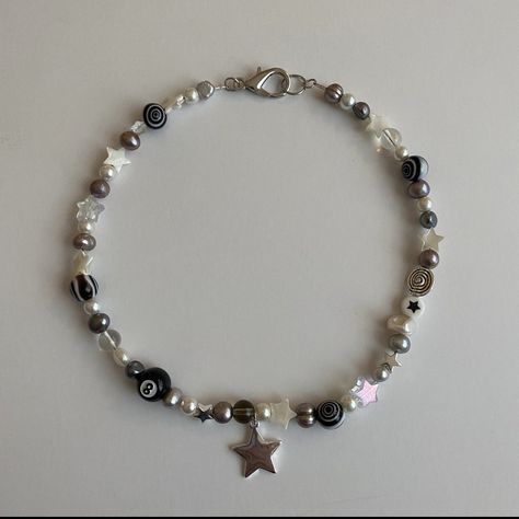 Beaded Bracelets Aesthetic Grunge, Random Bead Necklace, Grunge Beaded Jewelry, Star Bead Necklace, Star Beaded Necklace, Beads Bracelet Design Aesthetic, Aesthetic Bead Bracelets, Bead Bracelets Aesthetic, Aesthetic Beaded Bracelets