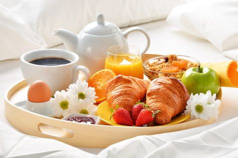 15 Recipes for Mother's Day Breakfast in Bed Breakfast In Bed Ideas, Ideas For Mothers Day, Breakfast Basket, Breakfast Platter, Traditional Breakfast, Mothers Day Breakfast, Birthday Breakfast, Breakfast Tray, Bed Ideas