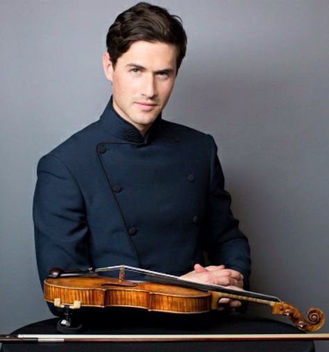 Charlie Siem Charlie Siem, Classical Musicians, Business Headshots, Violinist, Modern Man, Violin, Nice Dresses, Musician, Instagram Post