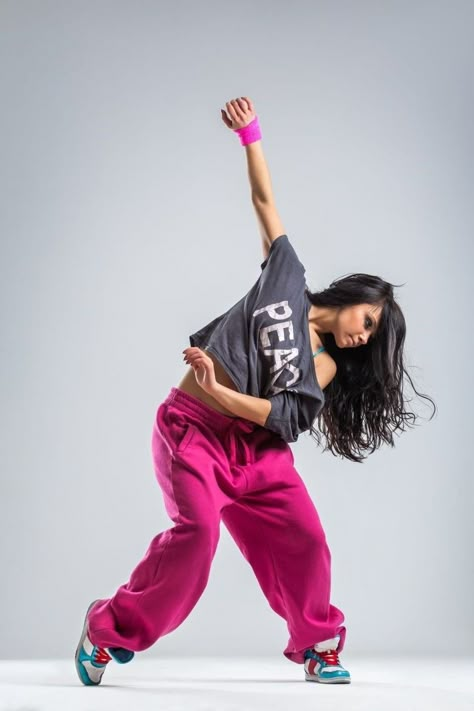 Hiphop Dance Outfit Dancers, Hiphop Dance Outfit, Hip Hop Dance Poses, Hip Hop Photoshoot, Dance Picture Poses, Dance Photo Shoot, Hip Hop Dancer, Dancer Photography, Dancer Poses