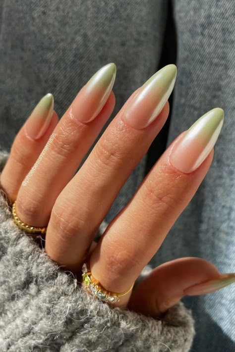 Pastel Ombre Nails, Mint Green Nails, Mint Nails, Gloomy Weather, Thanksgiving Nail Designs, Green Nail Art, Chrome Nail Art, Chrome Nails Designs, Green Nail Designs