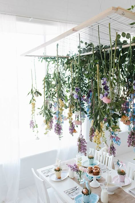 fresh floral installation for an Easter gathering or garden inspired party. This would be lovely for a bridesmaid brunch as well. Ideas For Hanging Plants, Hanging Planter Ideas, Hanging Plants Diy, Flower Ceiling, Dry Herbs, Spring Flower Arrangements, Hanging Plants Indoor, Flower Installation, Flowers Decor