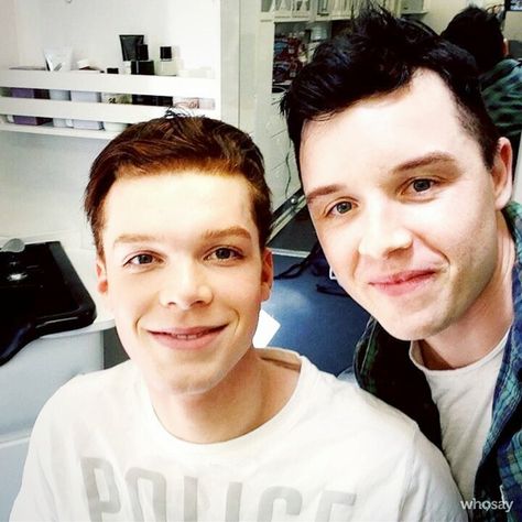 Cameron and Noel first day back filming S5 Shameless Cast, Shameless Season, Shameless Scenes, Shameless Mickey And Ian, Shameless Characters, Ian Shameless, Shameless Tv Show, Noel Fisher, Mickey And Ian