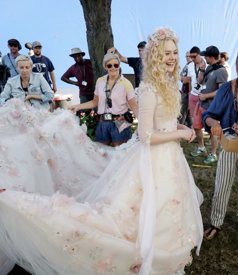 Aurora Wedding Dress Maleficent, Elle Fanning Maleficent, Wedding Dress Film, Aurora Wedding Dress, Maleficent Dress, Princess Aurora Costume, Princess Aurora Dress, Aurora Costume, Aurora Wedding