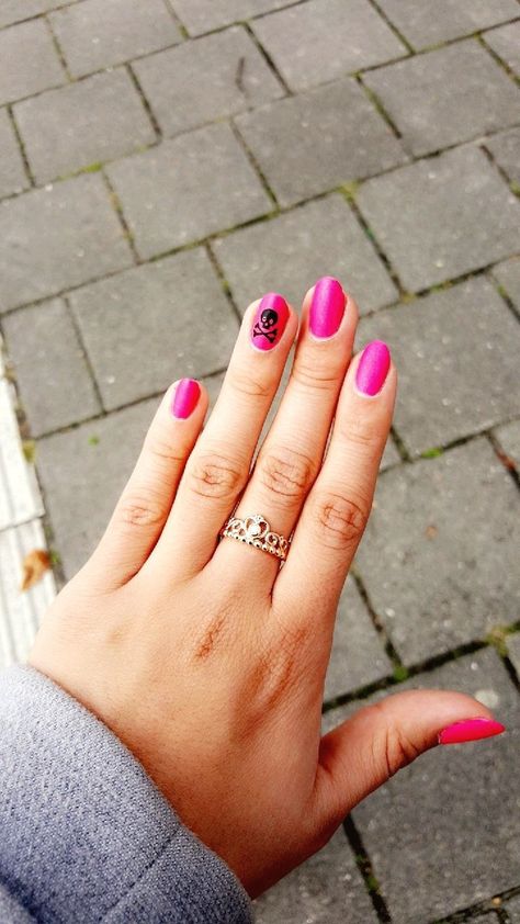 Nail art:  Avril Lavigne vibes with a hot pink polish and a matte top coat Avril Lavigne Nail Ideas, Avril Lavigne Nails, Avril Lavigne Style, Latest Haircuts, Matte Top Coat, Punk Nails, Pink Polish, Pink Color Schemes, Nail Pictures