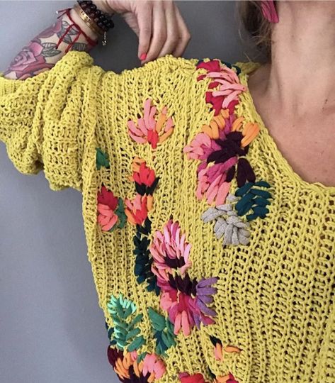 Wool Embroidery, Embroidery Hand, Embroidery On Clothes, Yarn Diy, Embroidered Sweater, Embroidery Fashion, Clothes Crafts, Embroidery Inspiration, Knit Fashion