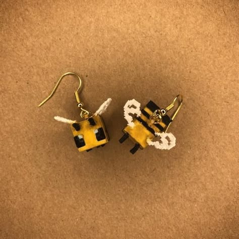 Minecraft Bee, 00s Mode, Weird Jewelry, Quirky Earrings, Funky Earrings, Dope Jewelry, Bee Earrings, Funky Jewelry, Diy Schmuck