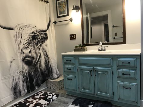 Highlander Cow Bathroom Ideas, Turquoise Bathroom Ideas Farmhouse, Bathroom Remodel Western Style, Farmhouse Western Bathroom, Highland Shower Curtain, Farmhouse Cow Bathroom, Highland Cow Bathroom Decor Ideas, Cow Print Bathroom Ideas, Cow Bathroom Decor Ideas Farmhouse