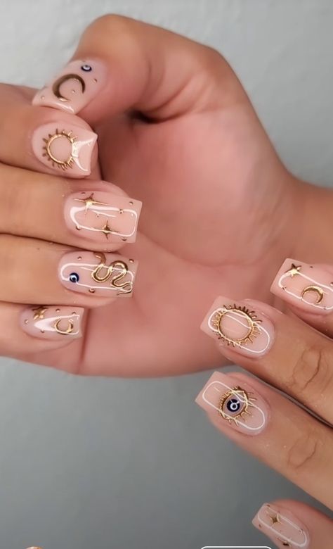 Evil Eye And Gold Nails, Evil Nails Designs, Gold And Evil Eye Nails, Evil Eye Nails With Gold, Evil Eye Gold Nails, Gold Sun And Moon Nails, Ramadan Nails Art, Sun Inspired Nails, Magical Nail Art