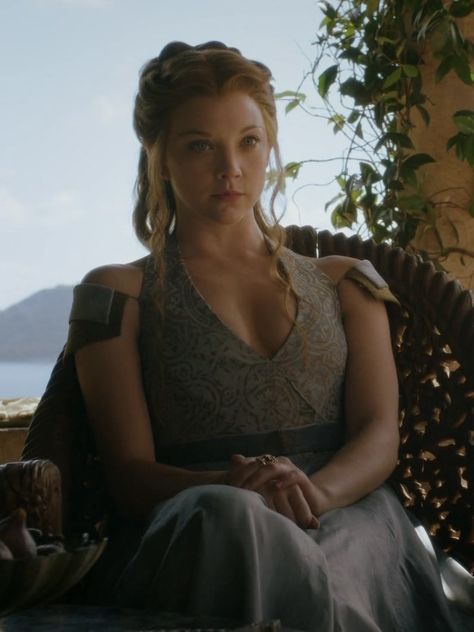 Game Of Thrones Margaery Tyrell, Game Of Thrones Margaery, Margery Tyrell, Margaery Tyrell, Growing Strong, Natalie Dormer, Royal Outfits, Game Of Thrones Houses, Still In Love